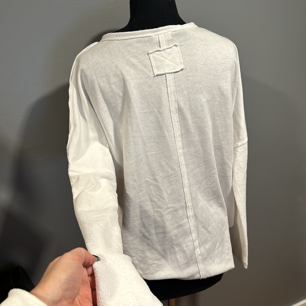 La Miel white long sleeve to texture sweater Lg seam down back Uneckline NWT - Picture 3 of 15